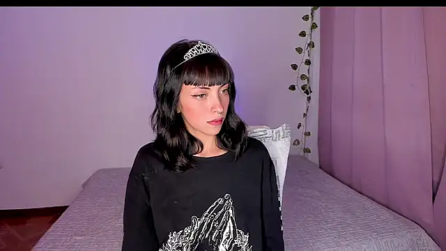 Snapshot of MiaGoth_ chatting on January 2025 04:13:01 AM MiaGoth online show from January 2025 04:13:01 AM