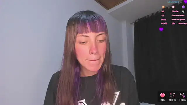 Snapshot of MiaGoth_ chatting on October 2025 11:05:01 PM MiaGoth online show from October 2025 11:05:01 PM