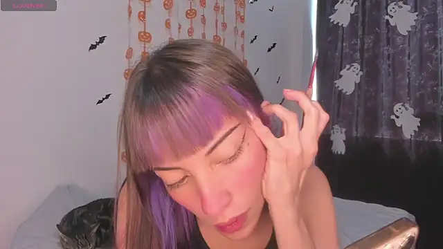 Snapshot of MiaGoth_ chatting on October 2025 04:18:01 PM MiaGoth online show from October 2025 04:18:01 PM