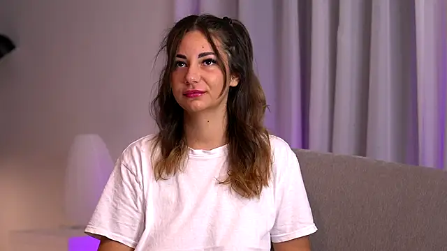 Snapshot of BelleSkye chatting on November 2025 04:44:02 AM BelleSkye online show from November 2025 04:44:02 AM