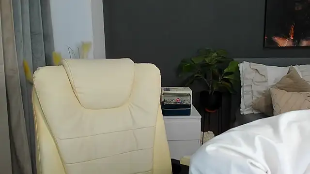 Sonia  Rey online show from October 2025 03:36:02 PM