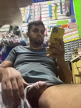 Snapshot of Sheik_z_o chatting on February 2026 09:30:02 PM Sheik z o online show from February 2026 09:30:02 PM