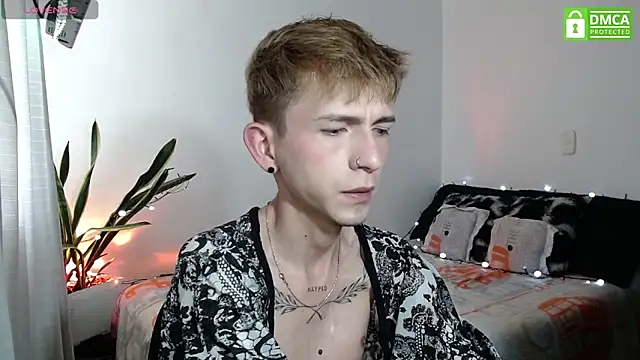 Snapshot of smallgiant27 chatting on November 2025 08:42:01 PM smallgiant27 online show from November 2025 08:42:01 PM