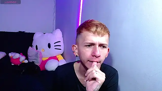 Snapshot of smallgiant27 chatting on December 2025 07:21:01 PM smallgiant27 online show from December 2025 07:21:01 PM