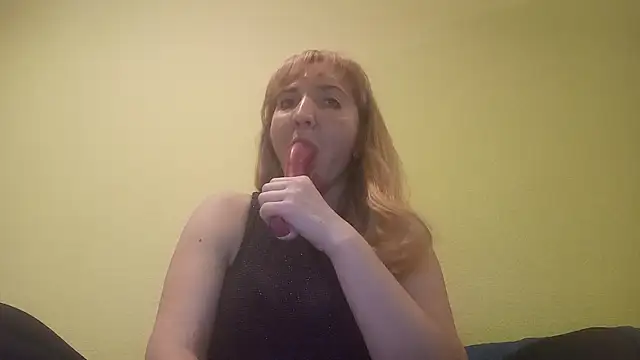 Snapshot of EstrellaWalters chatting on December 2024 02:37:02 PM EstrellaWalters online show from December 2024 02:37:02 PM