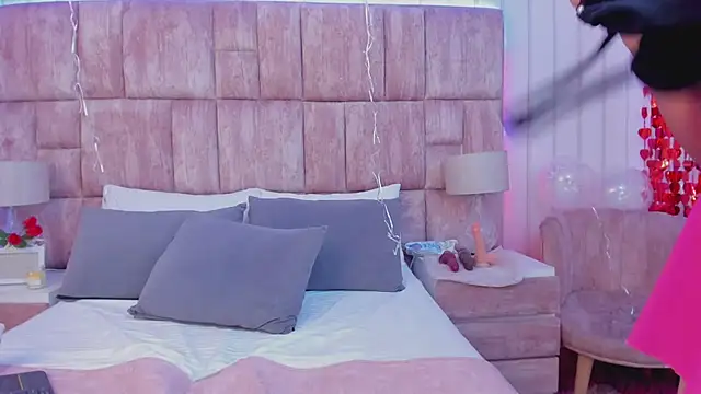 Snapshot of Cloesweet_1 chatting on February 2025 06:40:01 PM Cloesweet 1 online show from February 2025 06:40:01 PM