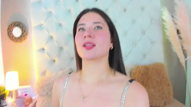 Snapshot of ValeryLovee chatting on January 2025 04:58:01 AM ValeryLovee online show from January 2025 04:58:01 AM