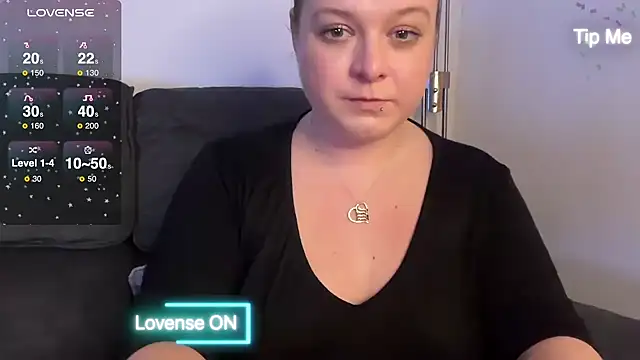 Snapshot of NaughtyWifeUK chatting on December 2024 11:45:02 PM NaughtyWifeUK online show from December 2024 11:45:02 PM