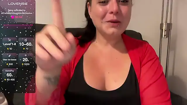 Snapshot of NaughtyWifeUK chatting on September 2025 01:18:01 AM NaughtyWifeUK online show from September 2025 01:18:01 AM