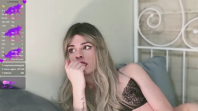 Snapshot of GiselleParton chatting on December 2024 02:31:02 PM GiselleParton online show from December 2024 02:31:02 PM