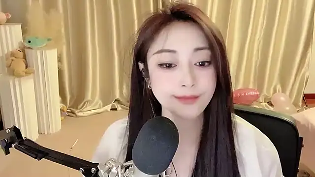 Snapshot of Daisy-77 chatting on February 2025 08:59:02 PM Daisy-77 online show from February 2025 08:59:02 PM