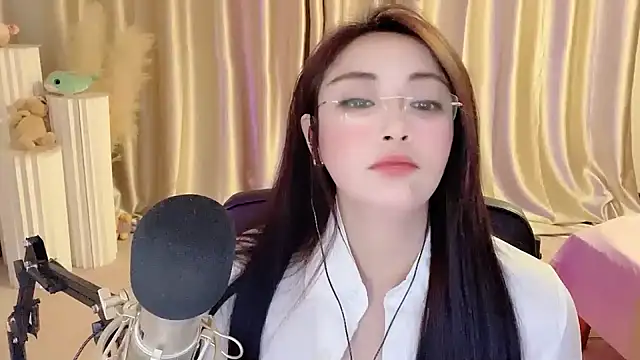 Snapshot of Daisy-77 chatting on February 2025 08:55:01 PM Daisy-77 online show from February 2025 08:55:01 PM