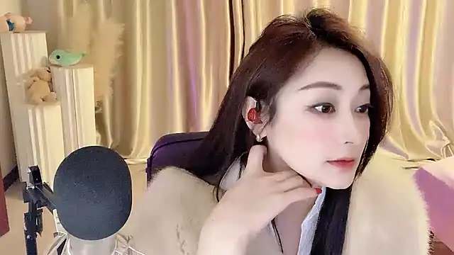 Snapshot of Daisy-77 chatting on February 2025 11:58:02 PM Daisy-77 online show from February 2025 11:58:02 PM