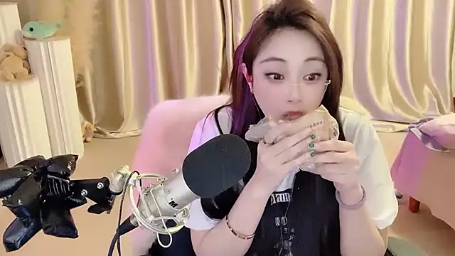 Snapshot of Daisy-77 chatting on March 2025 09:04:02 PM Daisy-77 online show from March 2025 09:04:02 PM