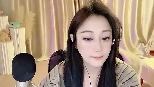 Snapshot of Daisy-77 chatting on March 2025 06:16:01 PM Daisy-77 online show from March 2025 06:16:01 PM