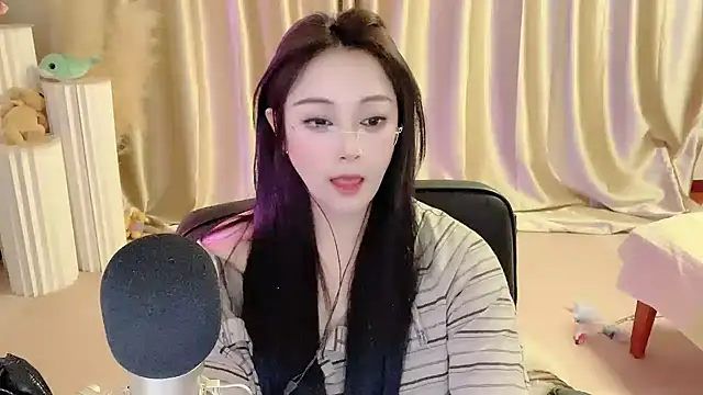 Snapshot of Daisy-77 chatting on March 2025 09:18:02 PM Daisy-77 online show from March 2025 09:18:02 PM