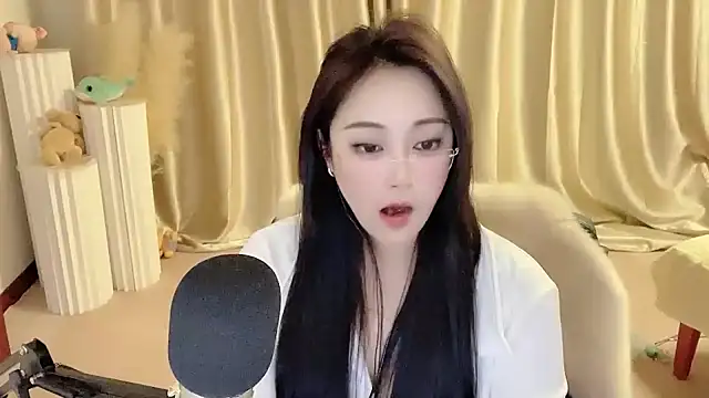 Snapshot of Daisy-77 chatting on March 2025 08:52:02 PM Daisy-77 online show from March 2025 08:52:02 PM