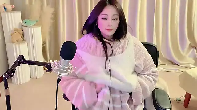 Snapshot of Daisy-77 chatting on March 2025 09:18:02 PM Daisy-77 online show from March 2025 09:18:02 PM