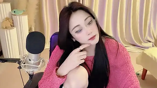 Snapshot of Daisy-77 chatting on March 2025 06:34:01 PM Daisy-77 online show from March 2025 06:34:01 PM