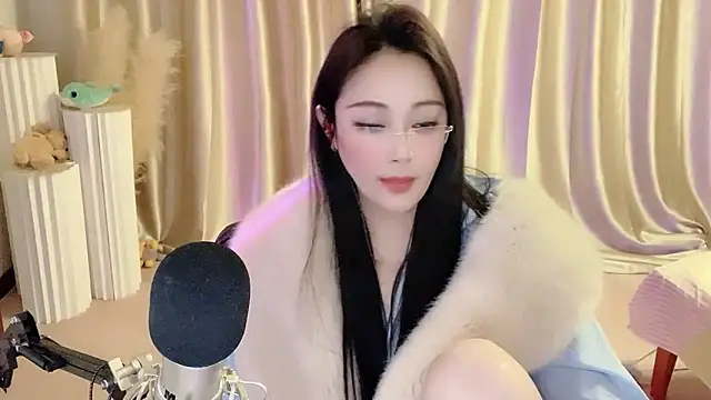 Snapshot of Daisy-77 chatting on March 2025 10:00:02 PM Daisy-77 online show from March 2025 10:00:02 PM