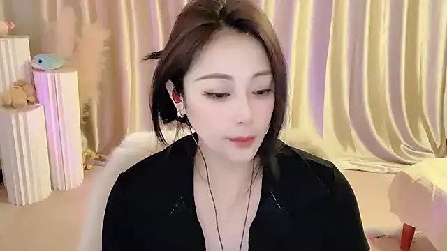 Snapshot of Daisy-77 chatting on March 2025 06:12:02 PM Daisy-77 online show from March 2025 06:12:02 PM