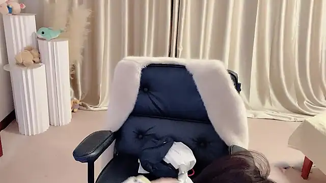 Snapshot of Daisy-77 chatting on March 2025 06:18:01 PM Daisy-77 online show from March 2025 06:18:01 PM