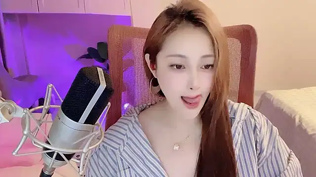 Snapshot of Daisy-77 chatting on September 2025 06:52:01 PM Daisy-77 online show from September 2025 06:52:01 PM