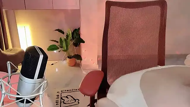 Snapshot of Daisy-77 chatting on September 2025 05:33:02 AM Daisy-77 online show from September 2025 05:33:02 AM