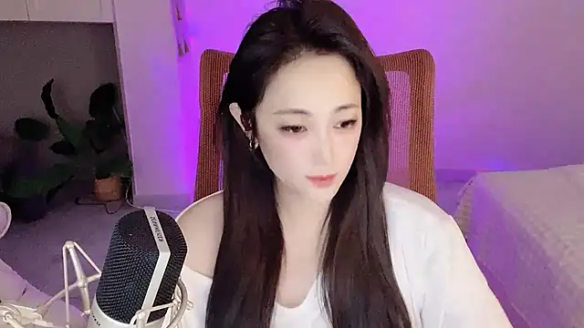 Snapshot of Daisy-77 chatting on December 2025 03:40:02 PM Daisy-77 online show from December 2025 03:40:02 PM