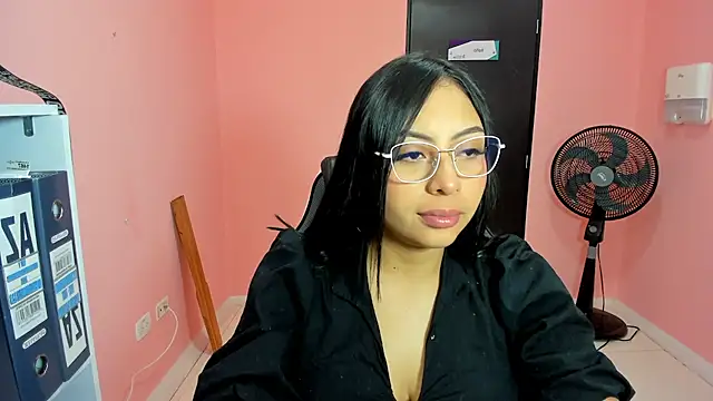 Snapshot of AlanaPetterson chatting on December 2024 12:56:02 PM AlanaPetterson online show from December 2024 12:56:02 PM