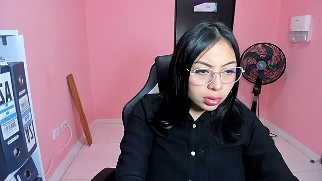 Snapshot of AlanaPetterson chatting on December 2024 12:40:02 PM AlanaPetterson online show from December 2024 12:40:02 PM