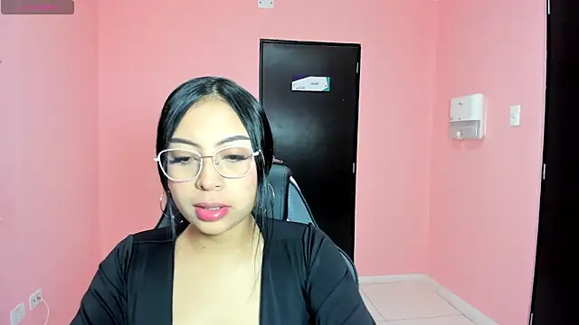 Snapshot of AlanaPetterson chatting on December 2024 12:49:01 PM AlanaPetterson online show from December 2024 12:49:01 PM