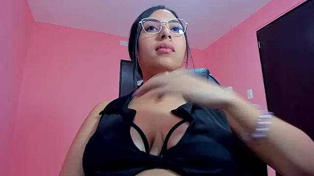 Snapshot of AlanaPetterson chatting on December 2024 03:58:01 PM AlanaPetterson online show from December 2024 03:58:01 PM