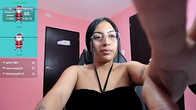 Snapshot of AlanaPetterson chatting on December 2024 04:25:02 PM AlanaPetterson online show from December 2024 04:25:02 PM