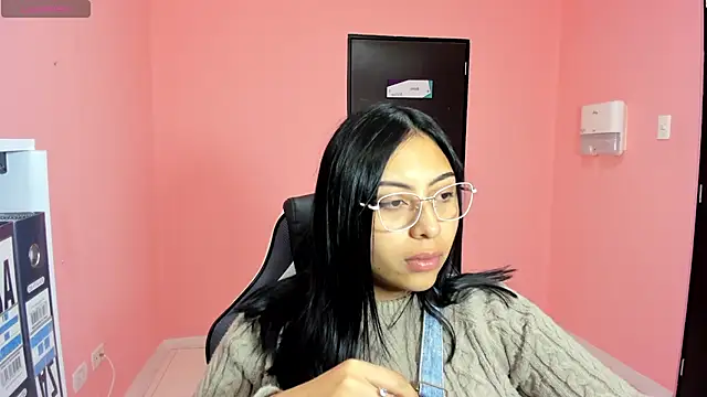 Snapshot of AlanaPetterson chatting on January 2025 02:19:01 PM AlanaPetterson online show from January 2025 02:19:01 PM