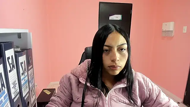 Snapshot of AlanaPetterson chatting on February 2025 01:33:02 PM AlanaPetterson online show from February 2025 01:33:02 PM