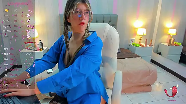 Snapshot of SEXMILLA_ chatting on February 2025 09:19:02 PM SEXMILLA  online show from February 2025 09:19:02 PM