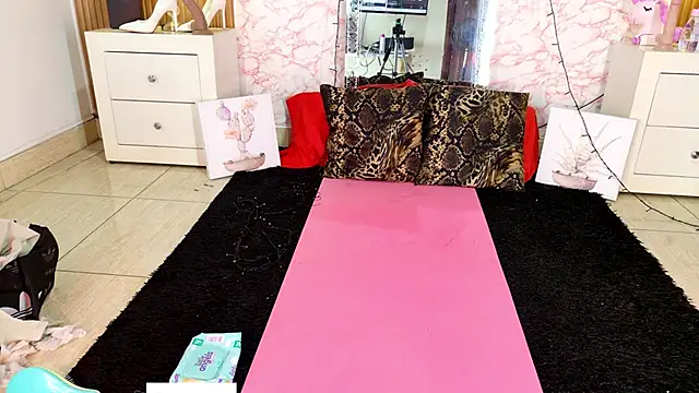 Snapshot of RileySkye chatting on September 2025 08:57:01 PM RileySkye online show from September 2025 08:57:01 PM