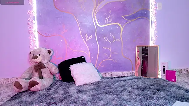 Snapshot of RileySkye chatting on May 2026 06:57:01 PM RileySkye online show from May 2026 06:57:01 PM