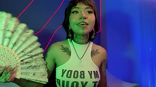 Evangeline bell online show from December 2024 06:17:01 PM