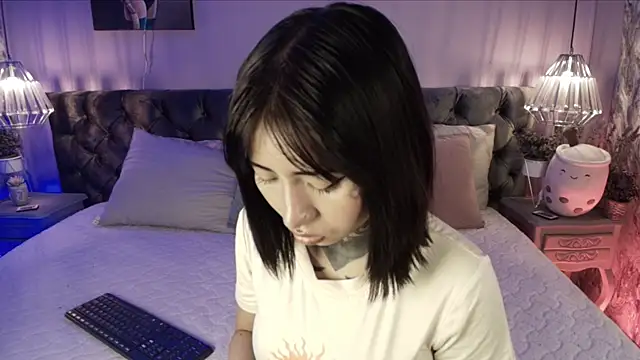 Evangeline bell online show from November 2025 07:37:02 PM