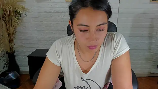 Aisha 09 online show from March 2025 06:56:02 PM