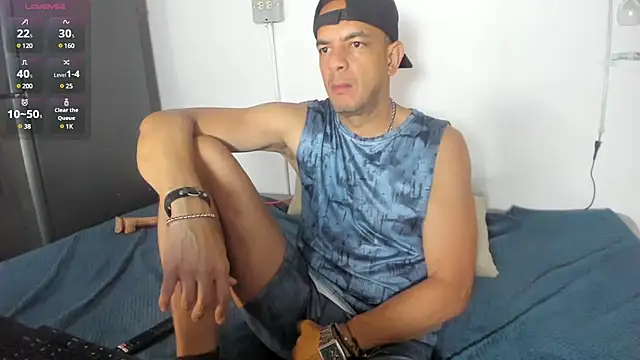 latinmartin73 online show from February 2025 11:52:01 PM