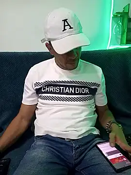 latinmartin73 online show from March 2025 01:05:02 AM