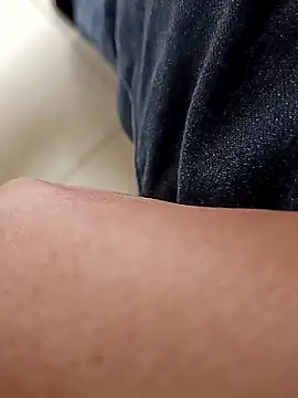 huzi518 online show from November 2025 08:47:02 AM