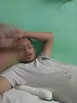 Snapshot of Andresguz35 chatting on November 2025 03:12:01 AM Andresguz35 online show from November 2025 03:12:01 AM