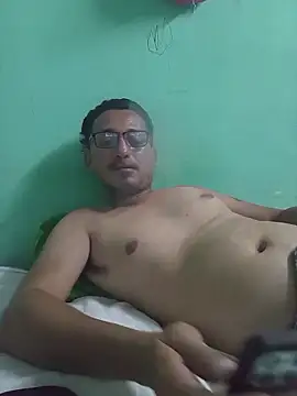 Snapshot of Andresguz35 chatting on November 2025 02:50:02 AM Andresguz35 online show from November 2025 02:50:02 AM