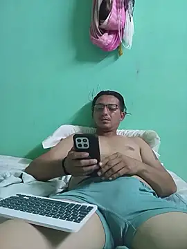 Snapshot of Andresguz35 chatting on December 2025 06:00:01 AM Andresguz35 online show from December 2025 06:00:01 AM