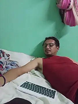 Snapshot of Andresguz35 chatting on December 2025 05:46:01 AM Andresguz35 online show from December 2025 05:46:01 AM