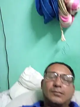 Andresguz35 online show from February 2026 04:56:01 AM